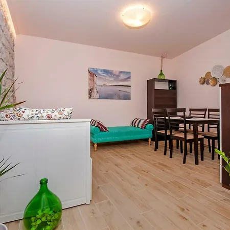 Romantic Studio For 2 In The City Centre
